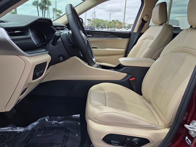 Certified 2022 Jeep Grand Cherokee Limited w/ Luxury Tech Group II image 10