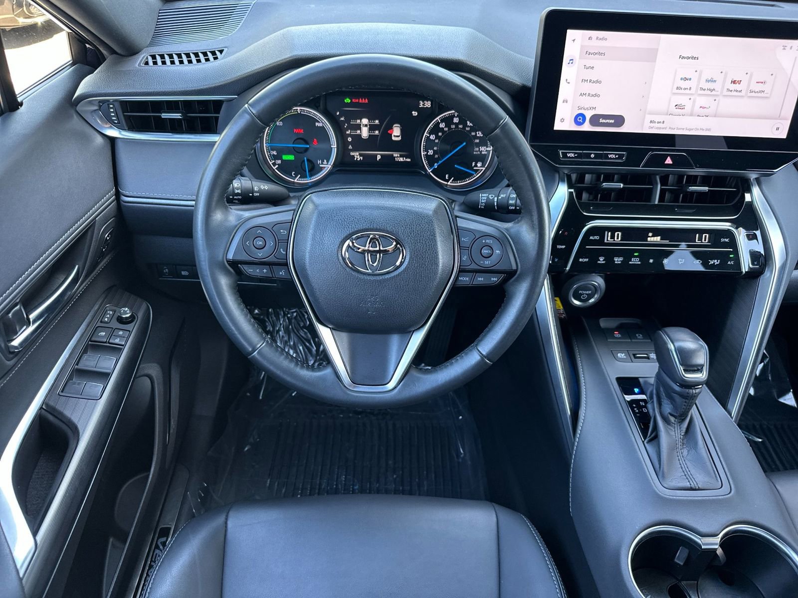 Used 2024 Toyota Venza XLE AWD/4WD image 15