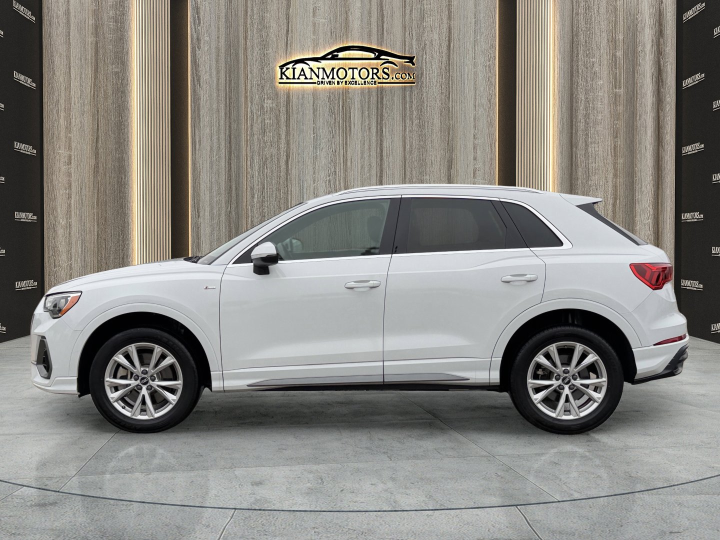 Used 2021 Audi Q3 2.0T Premium w/ Convenience Package image 4