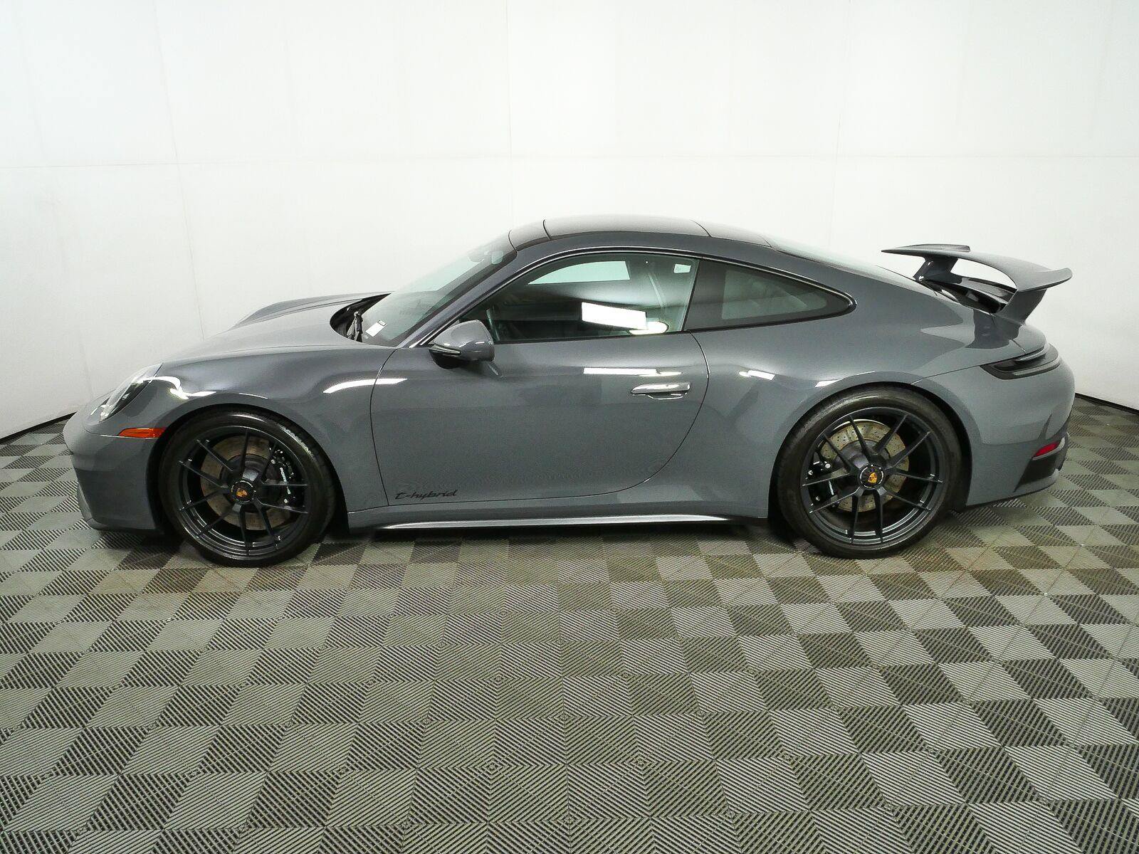 New 2026 Porsche 911 Carrera GTS RWD image 2