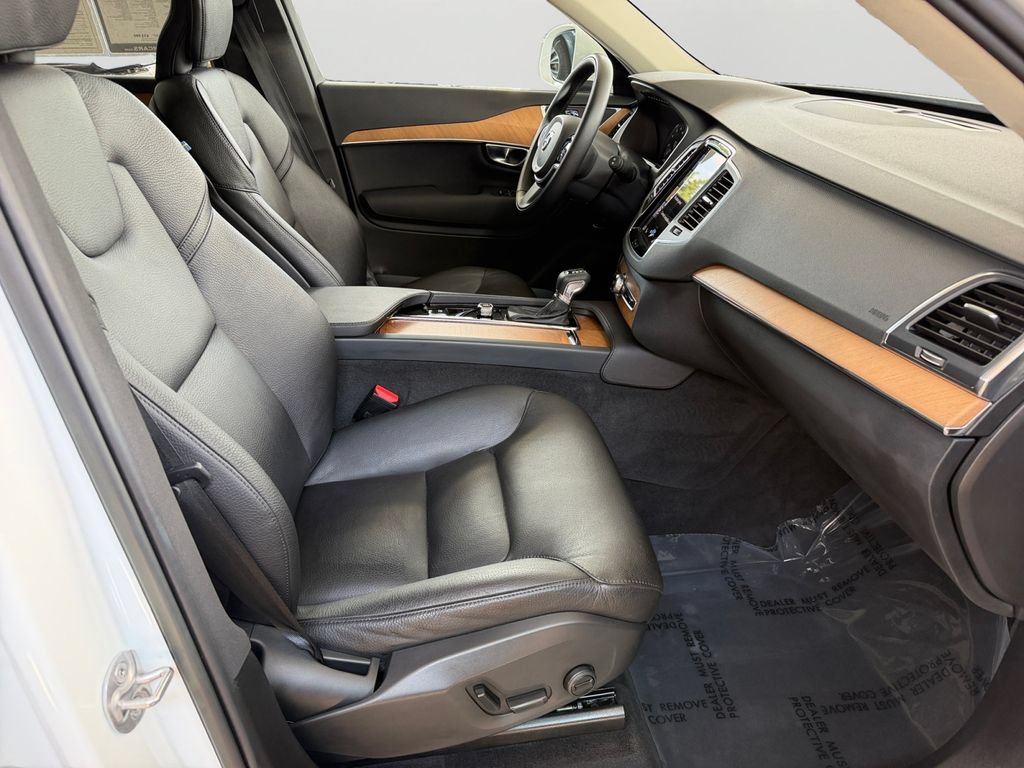 Used 2022 Volvo XC90 T6 Momentum w/ Climate Package AWD/4WD image 8