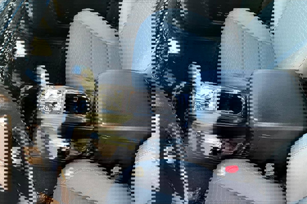 Used 2016 Toyota Tacoma SR image 17