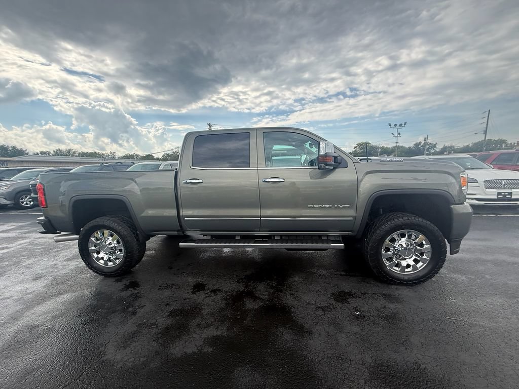 Used 2018 GMC Sierra 2500 Denali w/ Duramax Plus Package AWD/4WD image 3