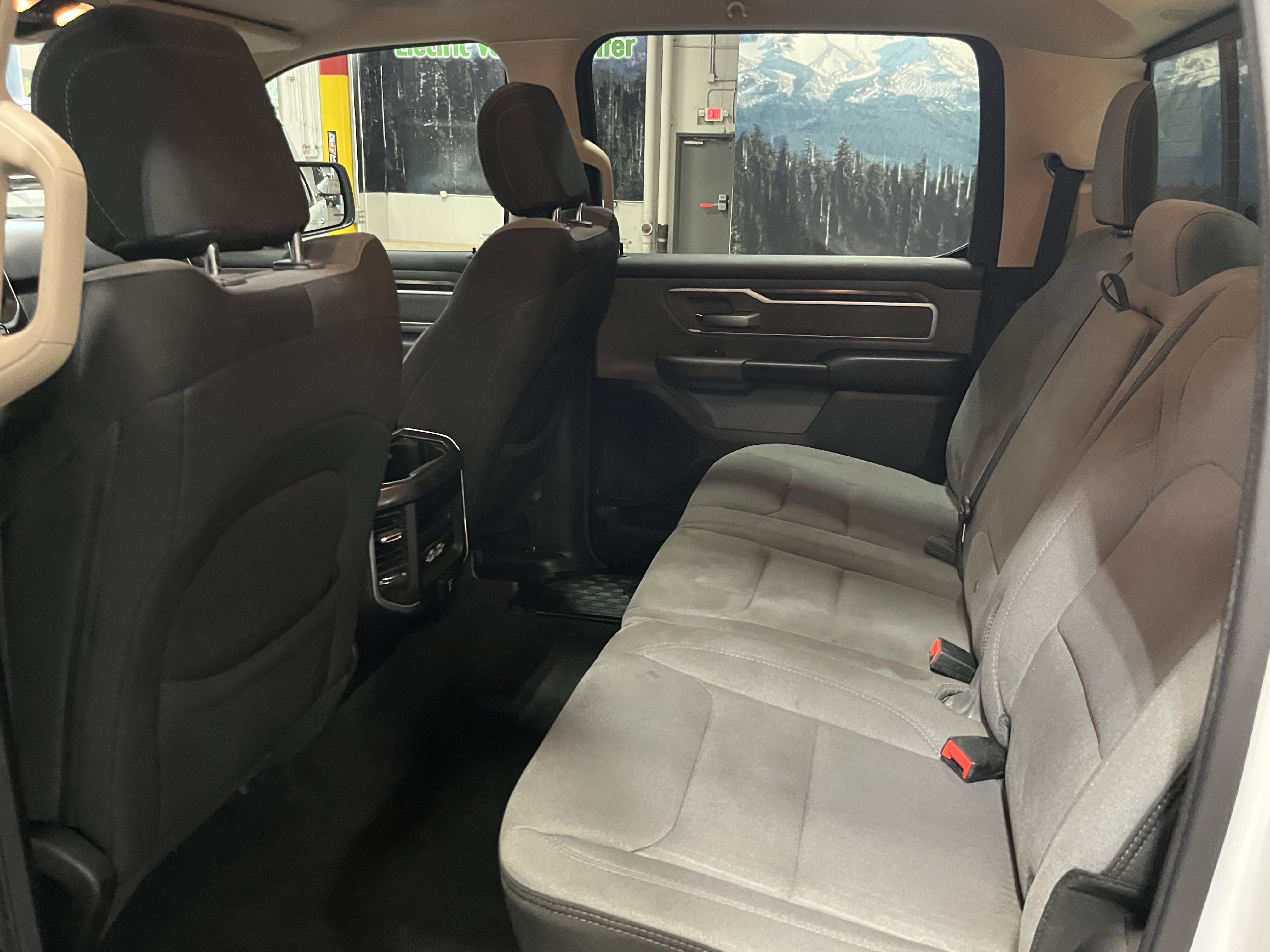Used 2020 RAM 1500 Big Horn AWD/4WD image 4