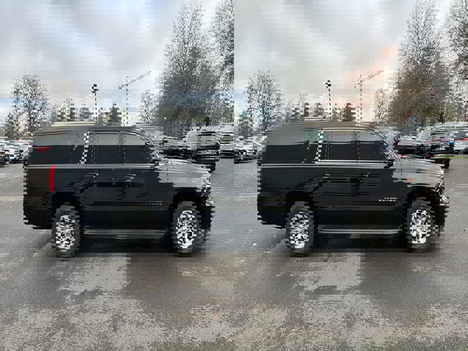 Used 2019 Chevrolet Suburban LT image 5