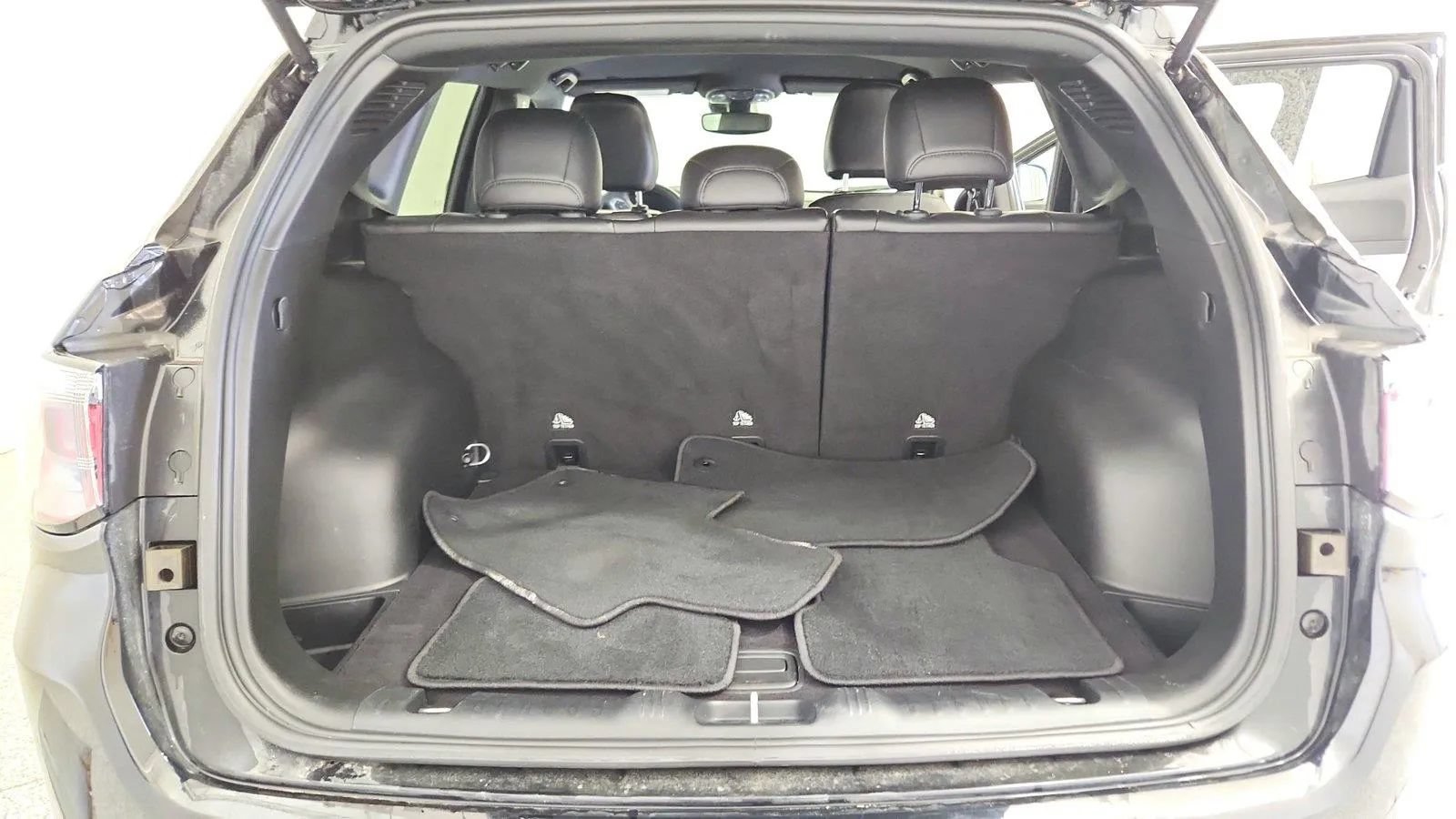 Used 2023 Jeep Compass Latitude AWD/4WD image 36