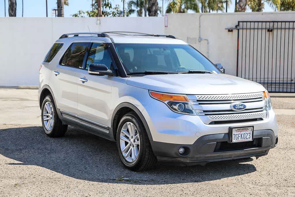 Used 2014 Ford Explorer XLT w/ Equipment Group 202A FWD image 3