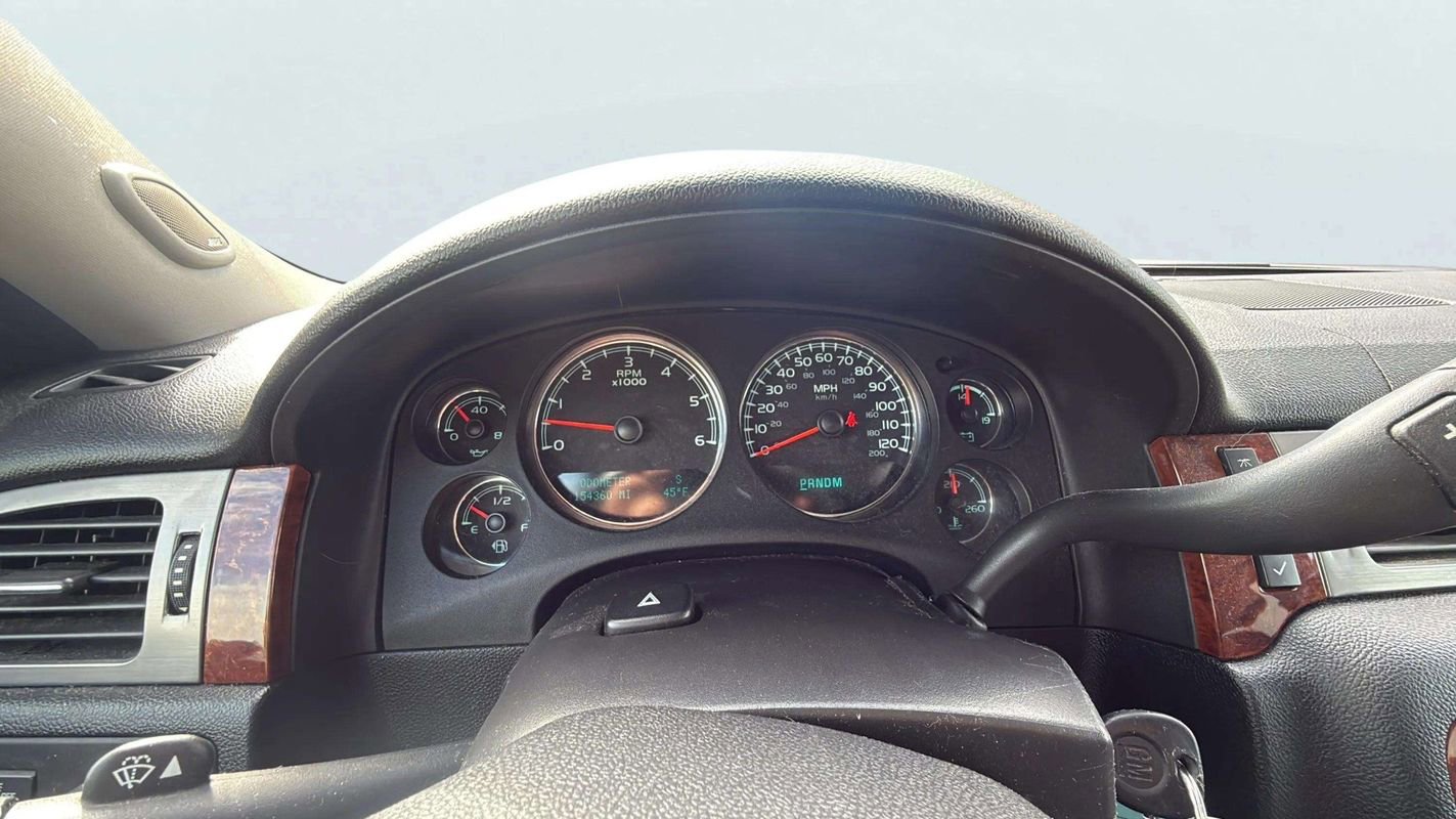 Used 2013 Chevrolet Suburban LTZ image 12