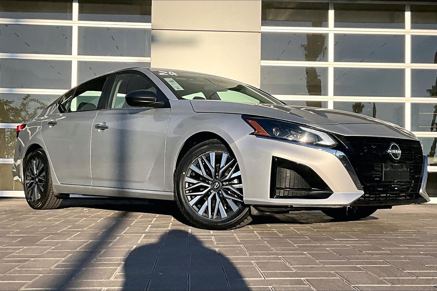 Used 2024 Nissan Altima 2.5 SV image 3