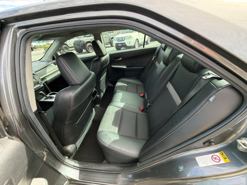 Used 2014 Toyota Camry SE FWD image 12