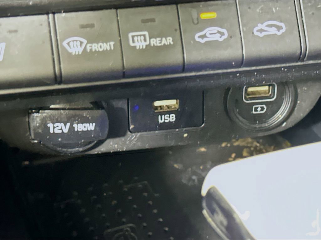 Used 2022 Hyundai Elantra Limited w/ Winter Weather Package FWD image 32