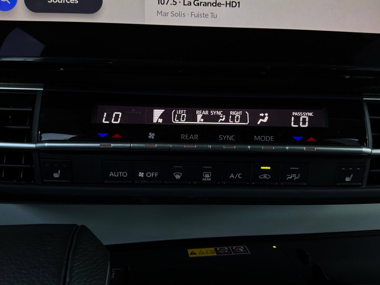 Used 2026 Toyota Sienna XLE FWD image 34
