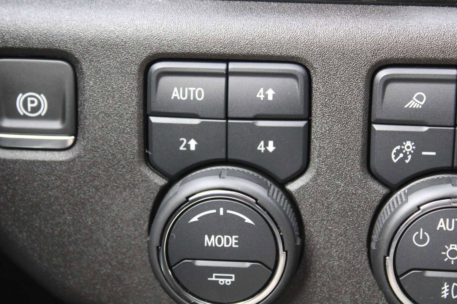 Certified 2024 Chevrolet Silverado 1500 High Country w/ Technology Package image 17