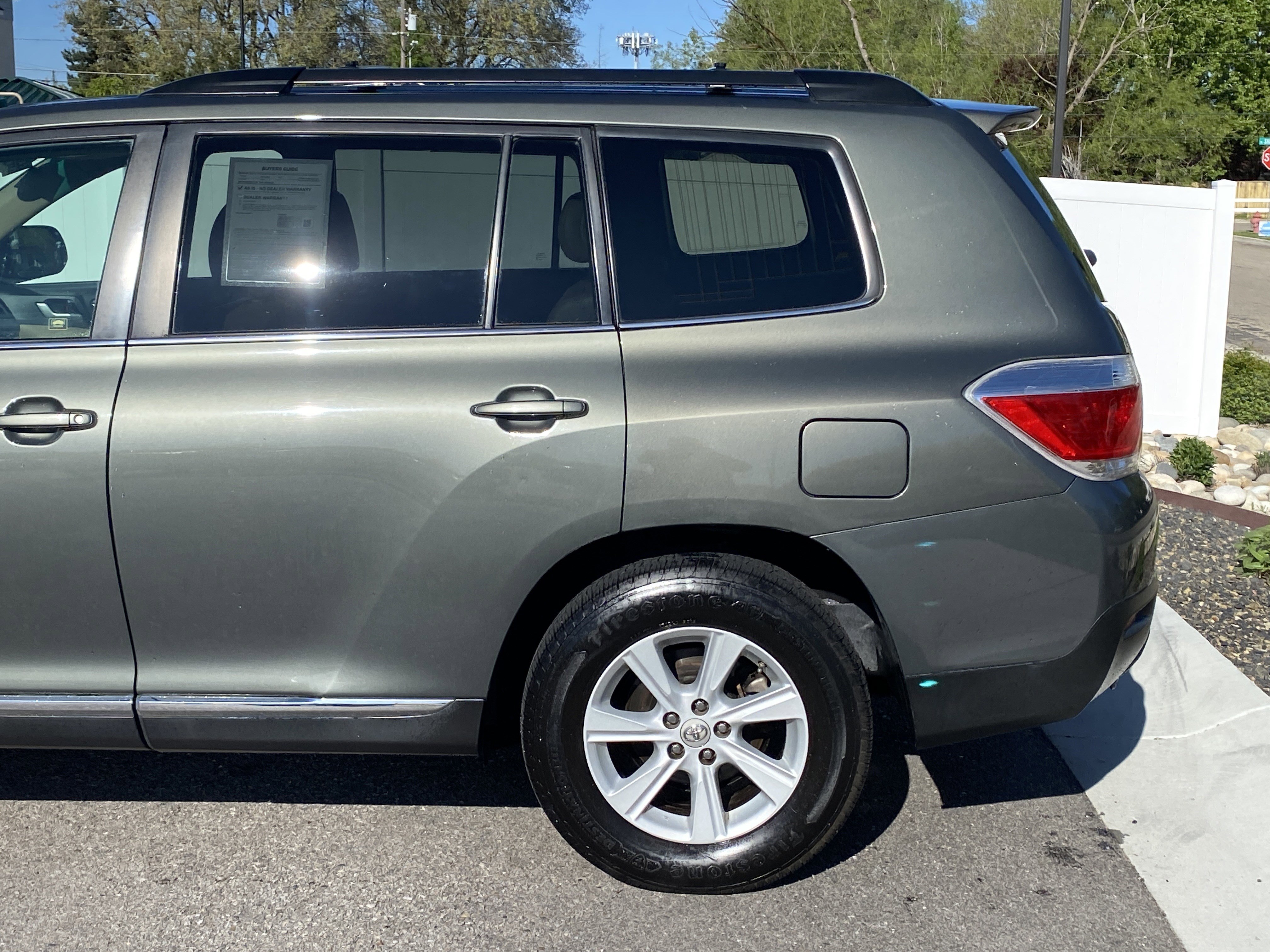Used 2012 Toyota Highlander SE w/ Tow Pkg AWD/4WD image 4