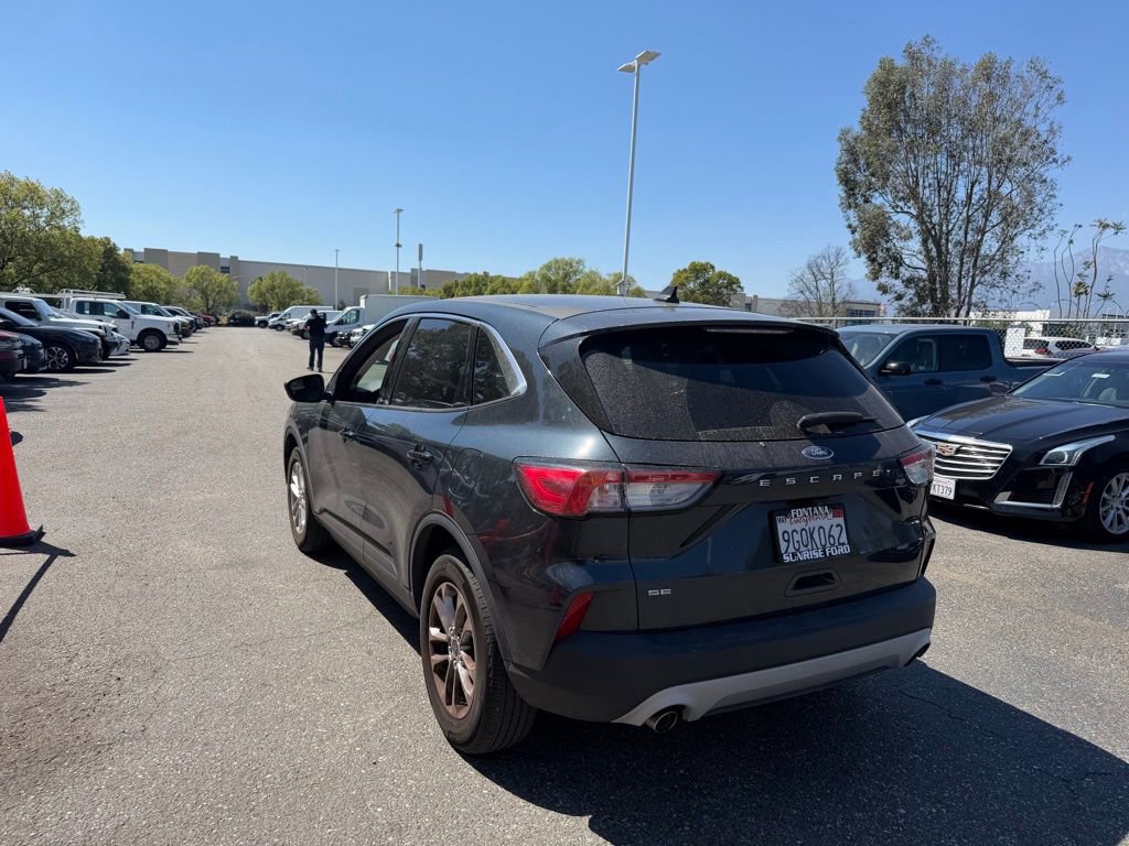 Used 2022 Ford Escape SE image 4