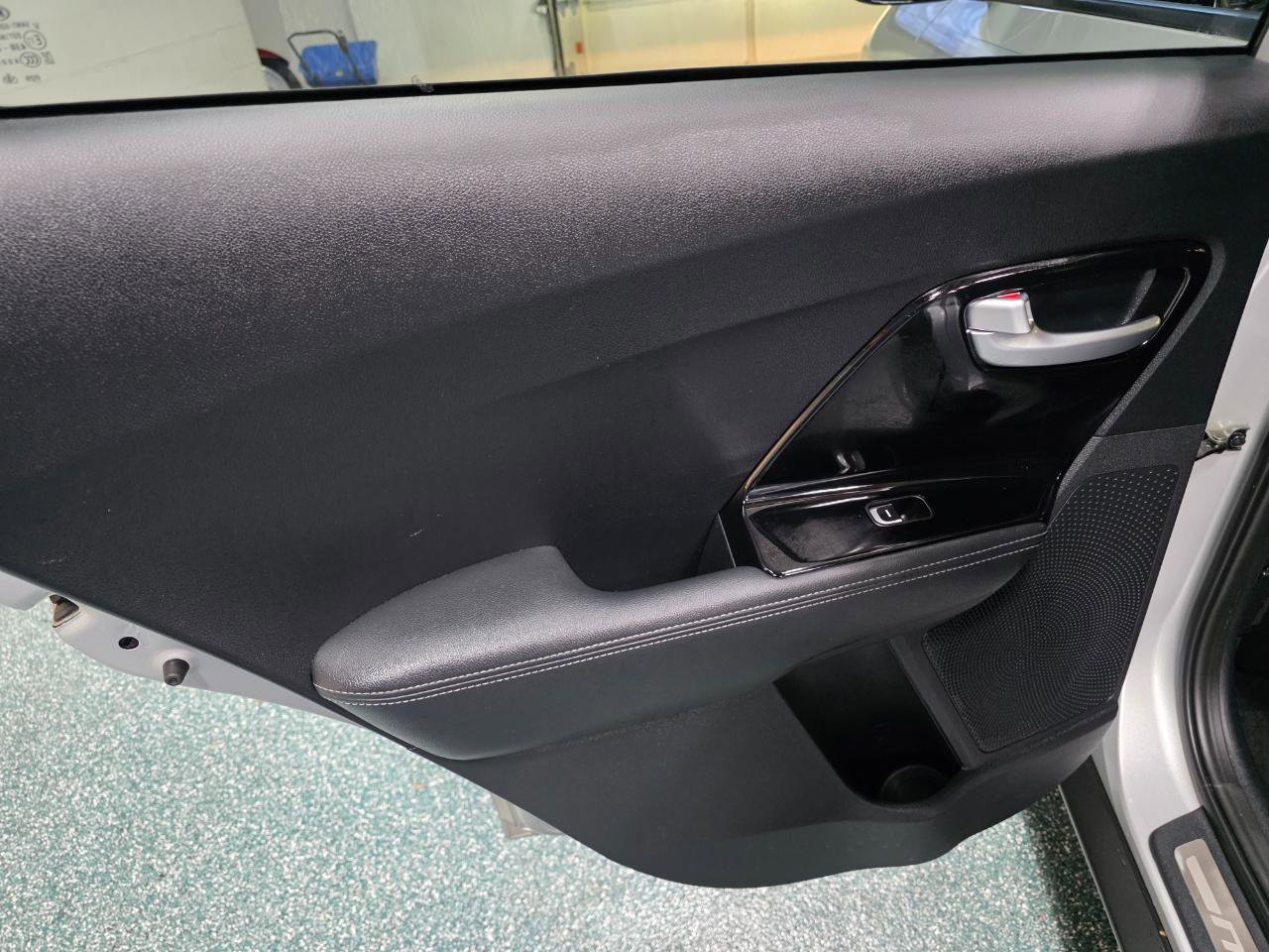 Used 2018 Kia Niro Touring image 19