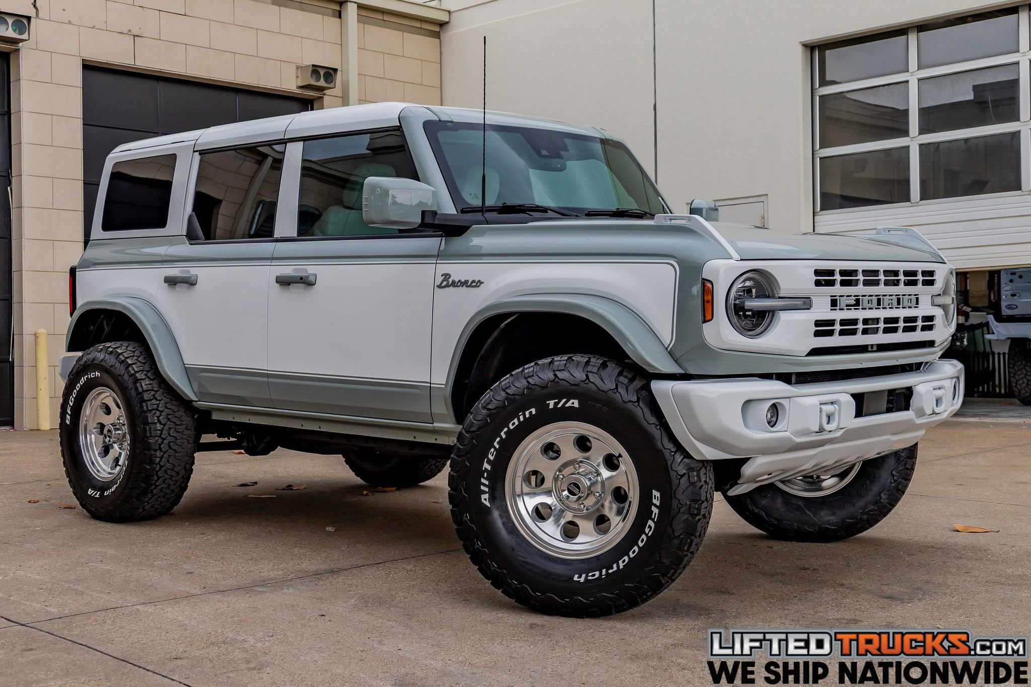Used 2023 Ford Bronco Heritage Edition AWD/4WD image 1