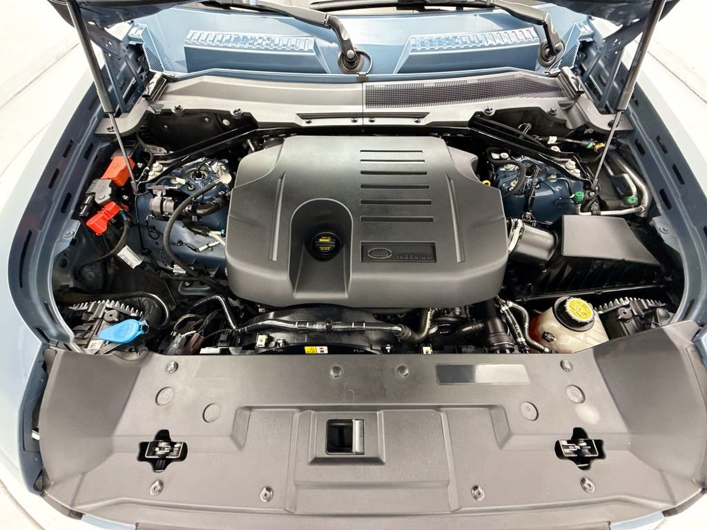 Used 2022 Land Rover Defender 110 SE image 28