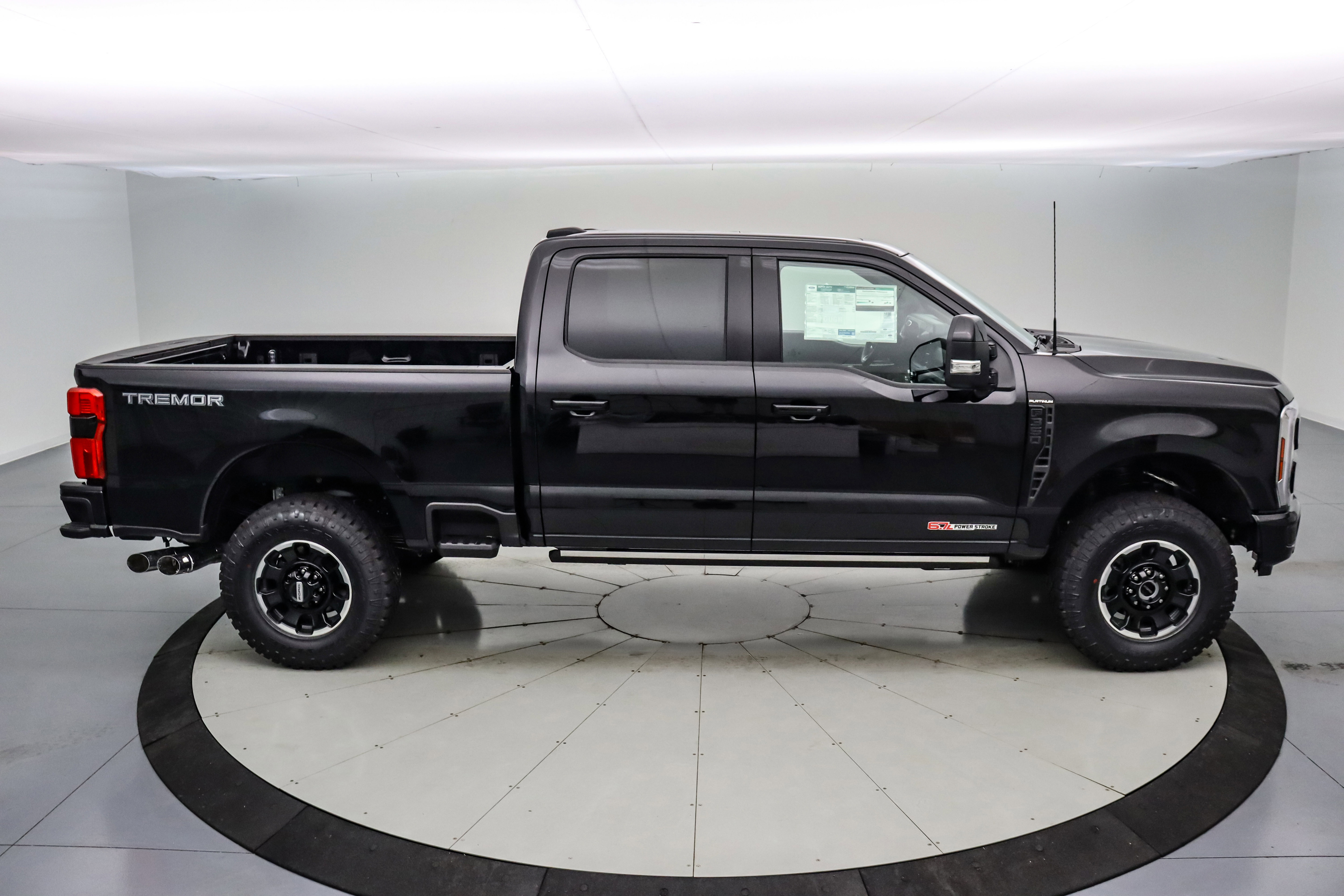 New 2026 Ford F350 Platinum w/ Tremor Off-Road Package image 3