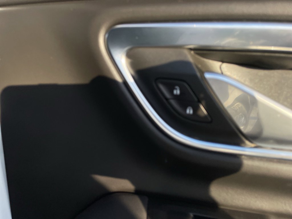 Used 2023 GMC Yukon SLT image 59