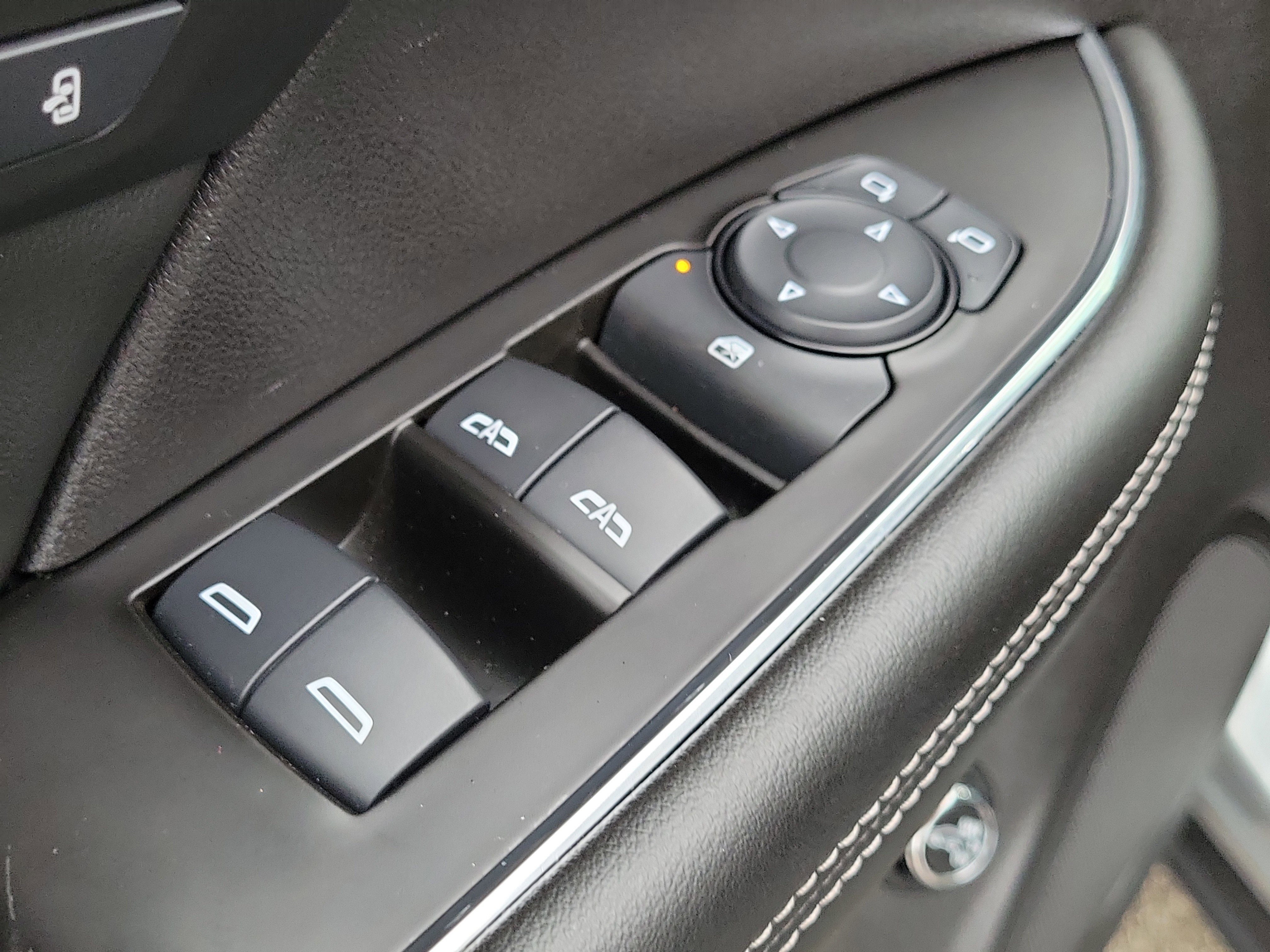 Used 2023 Buick Envision Essence w/ Sport Touring Package image 17