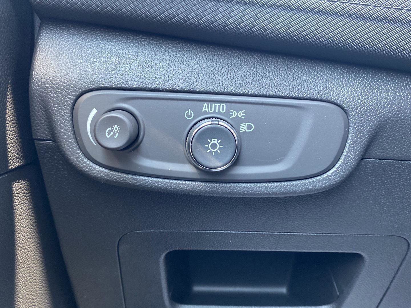 New 2025 Chevrolet TrailBlazer LT w/ LT Cold Weather Package image 18