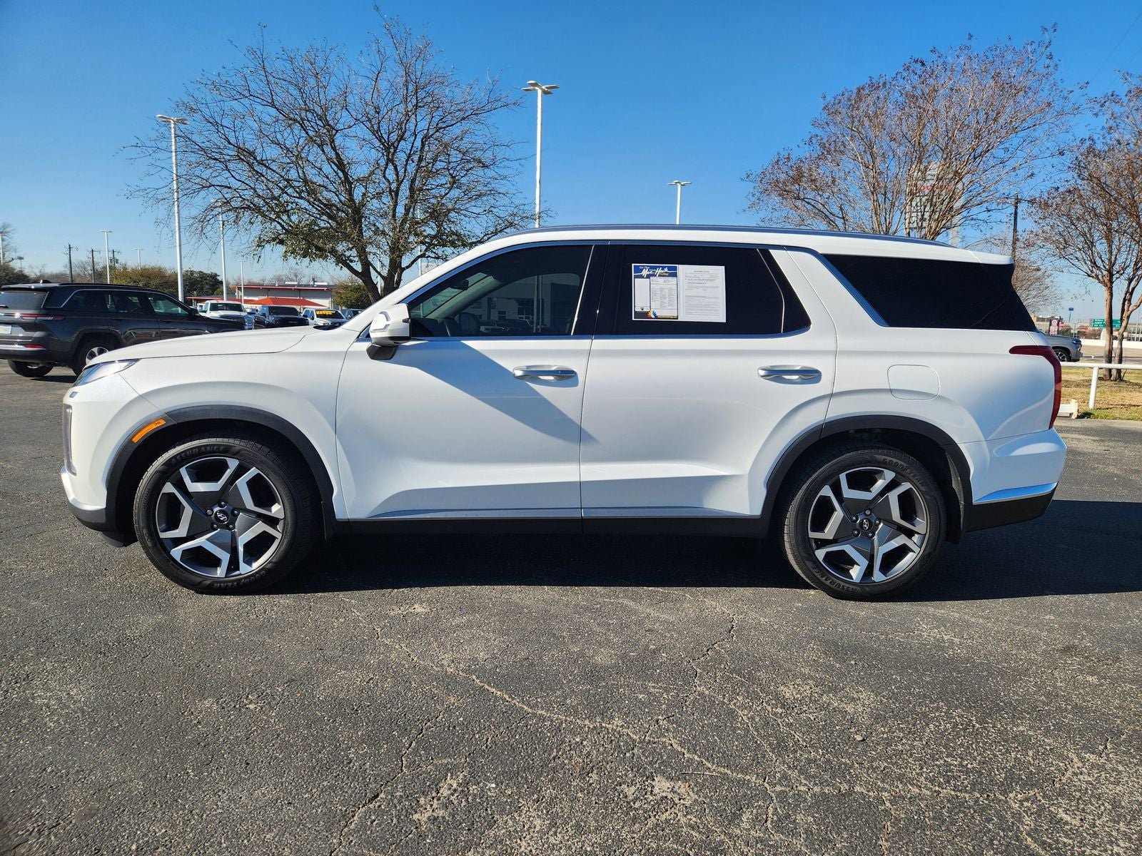 Used 2024 Hyundai Palisade Limited FWD image 4