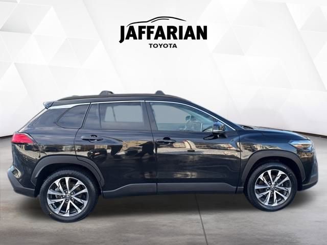 Certified 2022 Toyota Corolla Cross XLE image 4