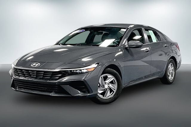 Used 2025 Hyundai Elantra SE FWD image 3