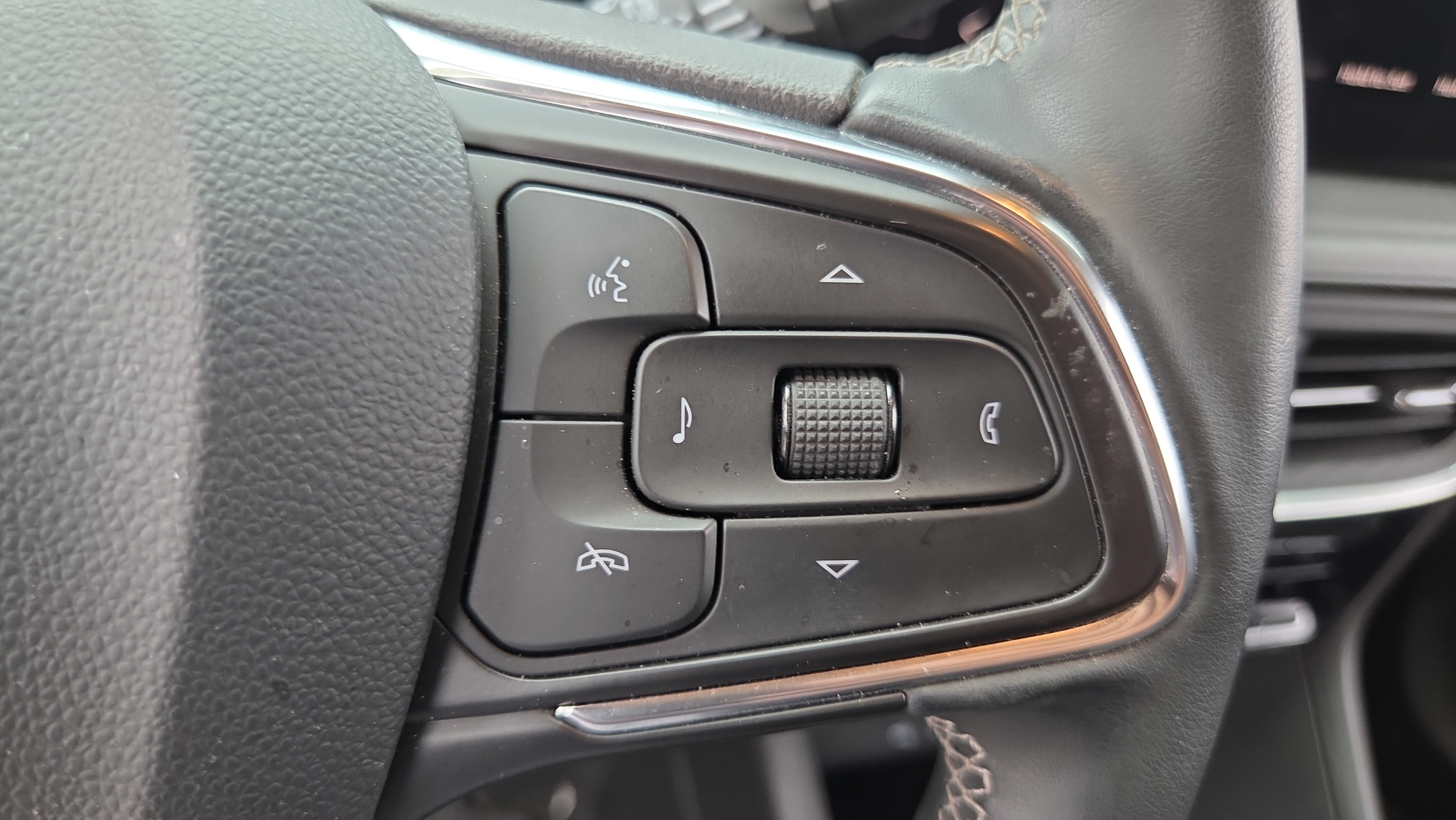 Certified 2024 Buick Encore GX Avenir FWD image 25