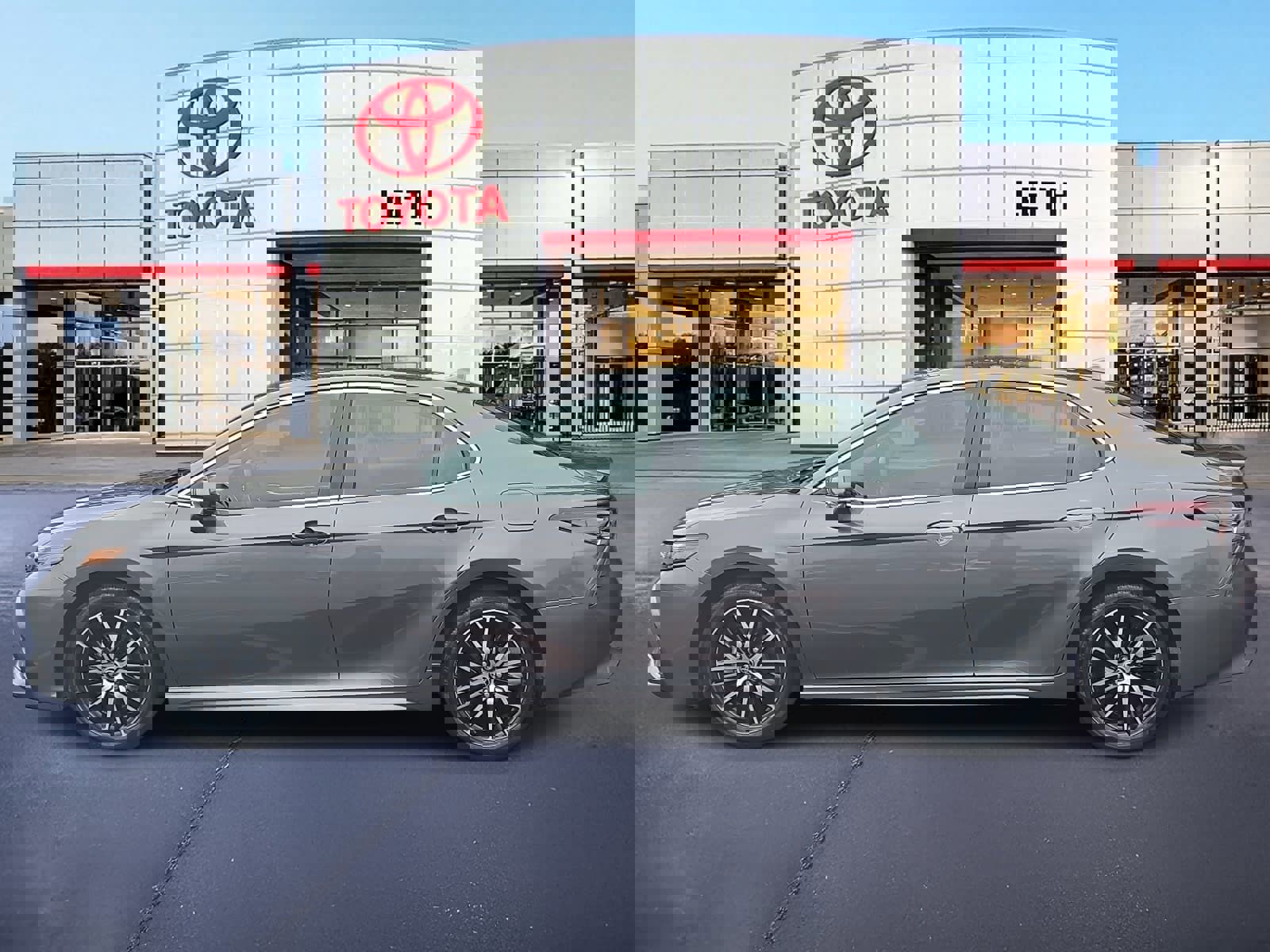 Used 2023 Toyota Camry SE image 8