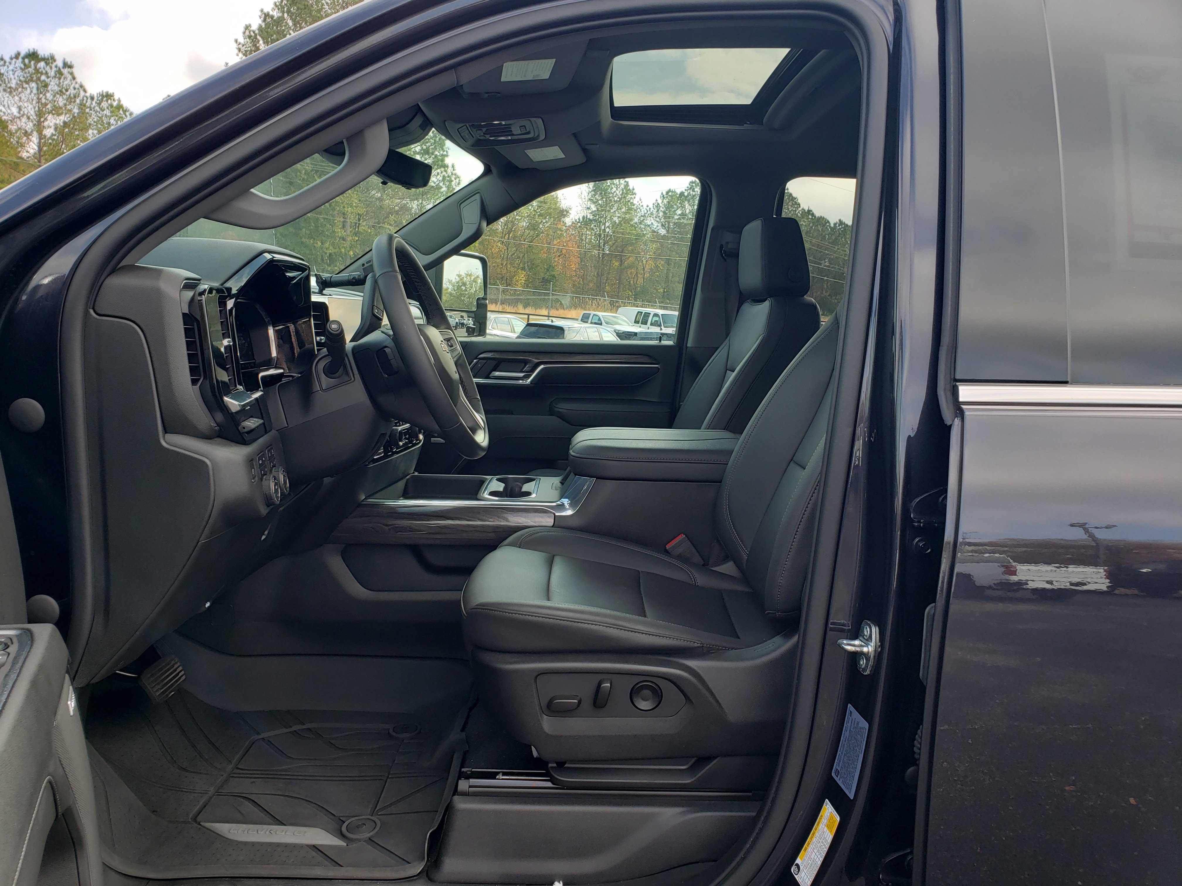 Used 2024 Chevrolet Silverado 3500 LTZ w/ LTZ Plus Package image 29