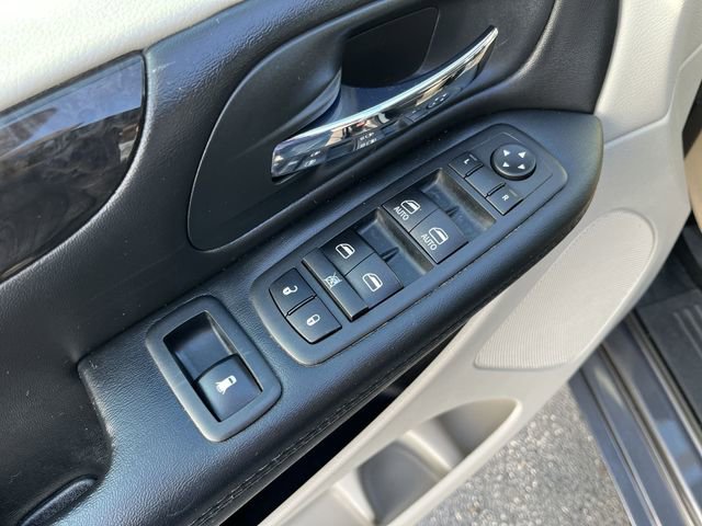 Used 2020 Dodge Grand Caravan SE w/ UConnect Hands-Free Group FWD image 17
