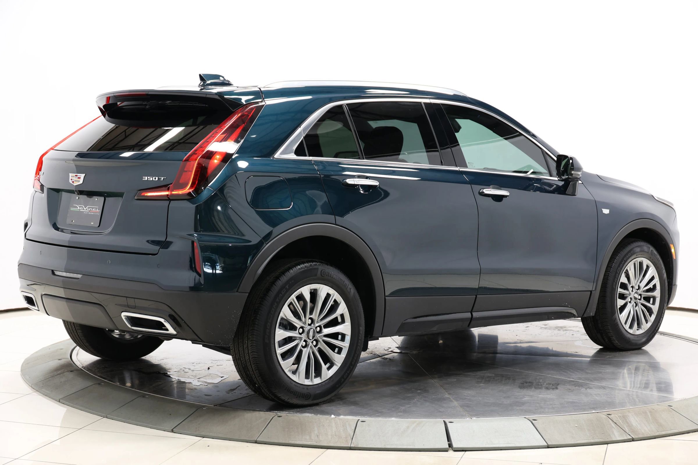 Used 2024 Cadillac XT4 Premium Luxury image 4