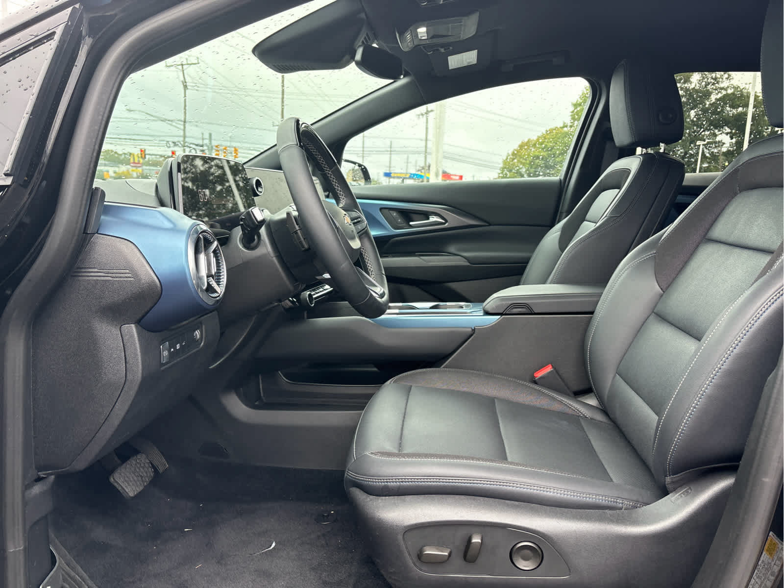 Certified 2024 Chevrolet Equinox EV LT w/ Active Safety Package 3 FWD image 8