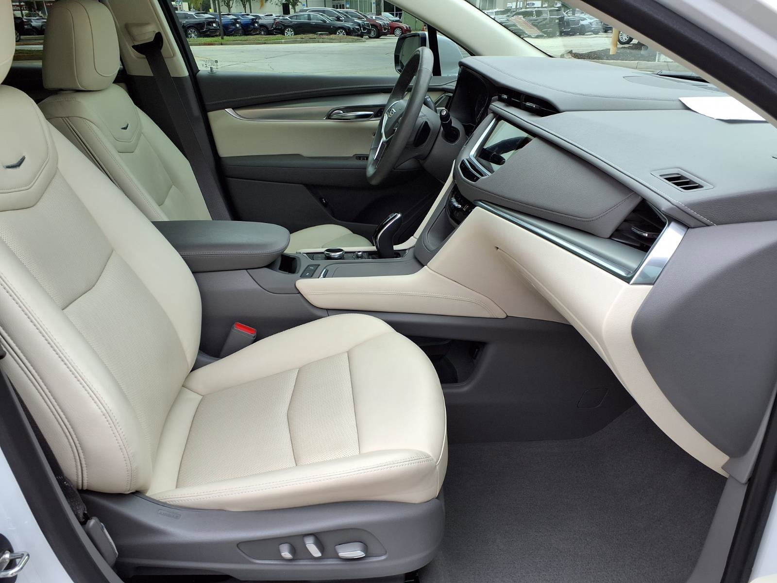 Used 2022 Cadillac XT5 Premium Luxury w/ Technology Package image 9