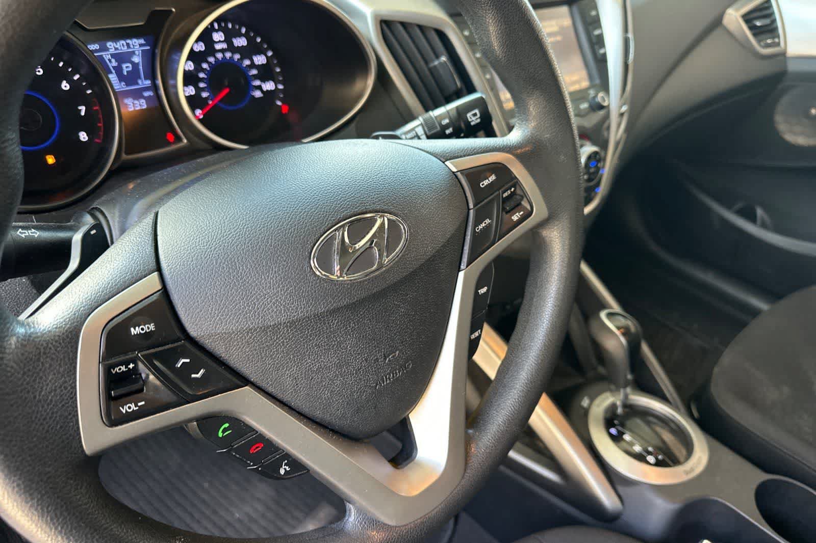 Used 2015 Hyundai Veloster FWD image 14
