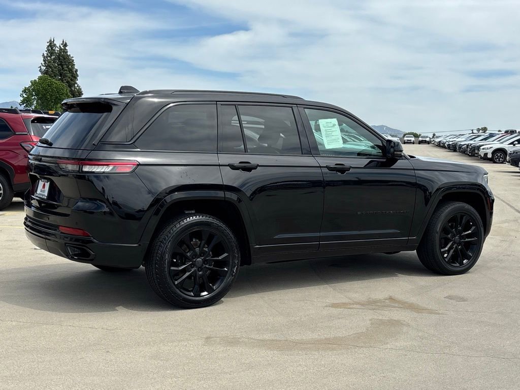 Used 2022 Jeep Grand Cherokee Overland w/ Luxury Tech Group IV AWD/4WD image 4