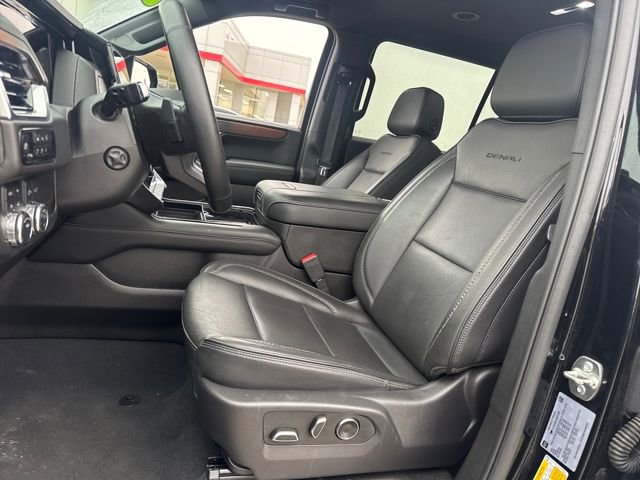 Used 2025 GMC Yukon XL Denali image 16