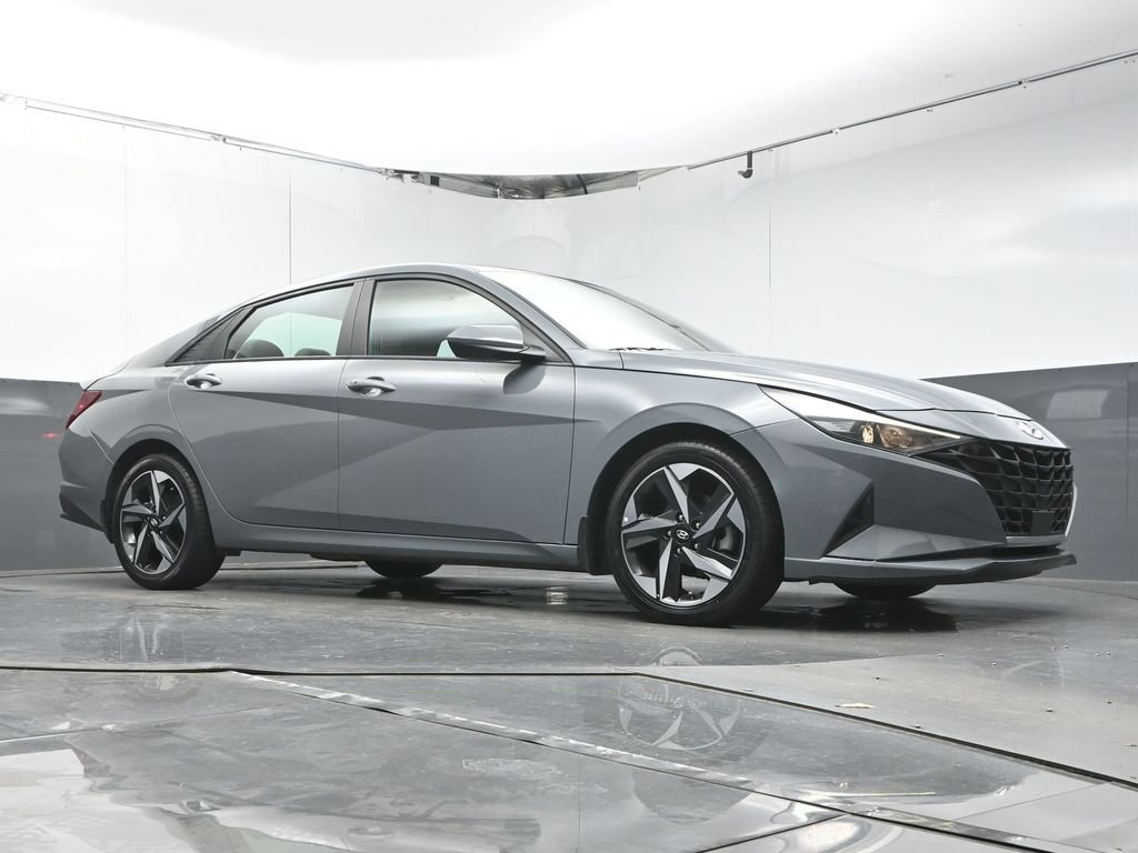 Used 2023 Hyundai Elantra SEL w/ Convenience Package image 37