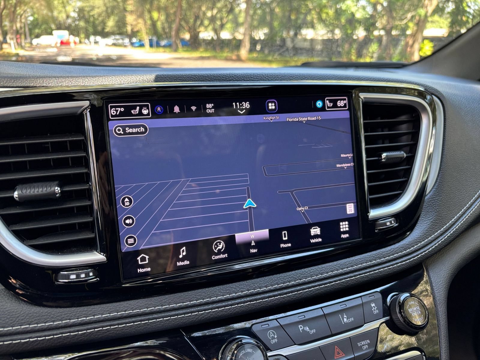 Used 2025 Chrysler Pacifica Limited FWD image 19