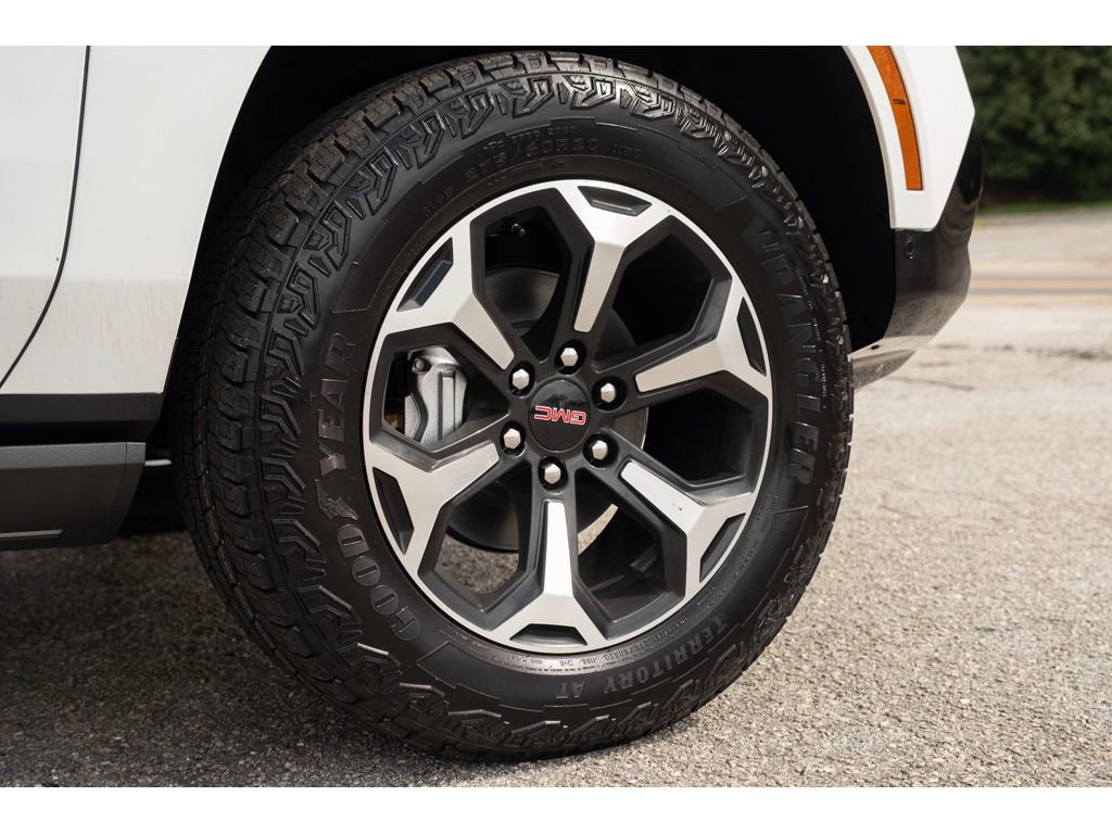 New 2026 GMC Yukon XL AT4 w/ AT4 Premium Package image 9