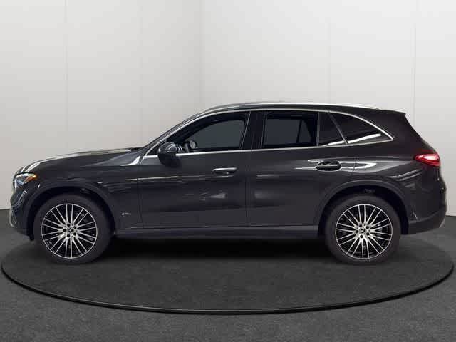 Used 2025 Mercedes-Benz GLC 300 4MATIC image 3