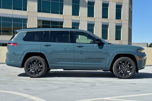 New 2026 Jeep Grand Cherokee L Limited AWD/4WD image 3