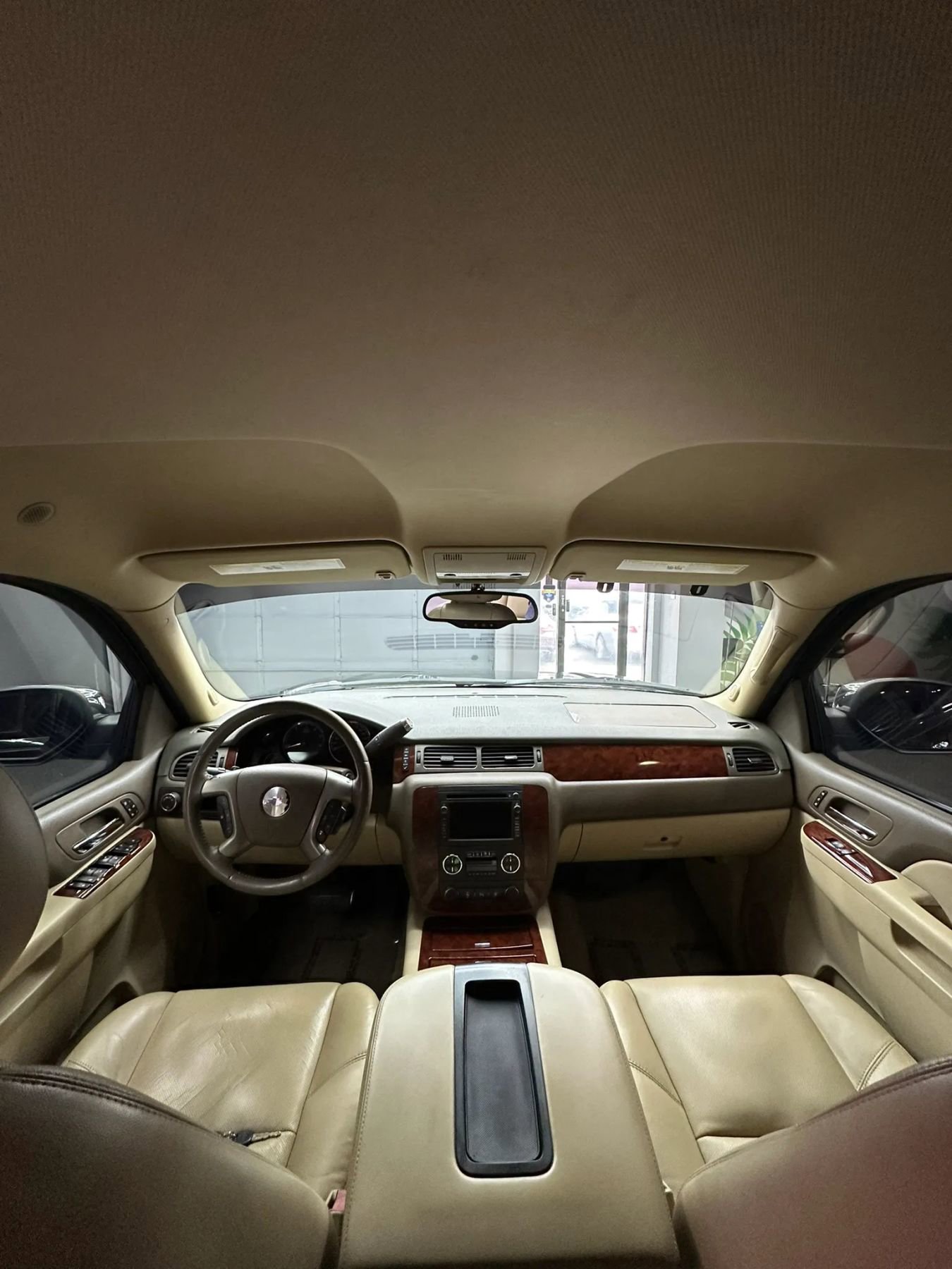 Used 2011 Chevrolet Avalanche LTZ RWD image 12