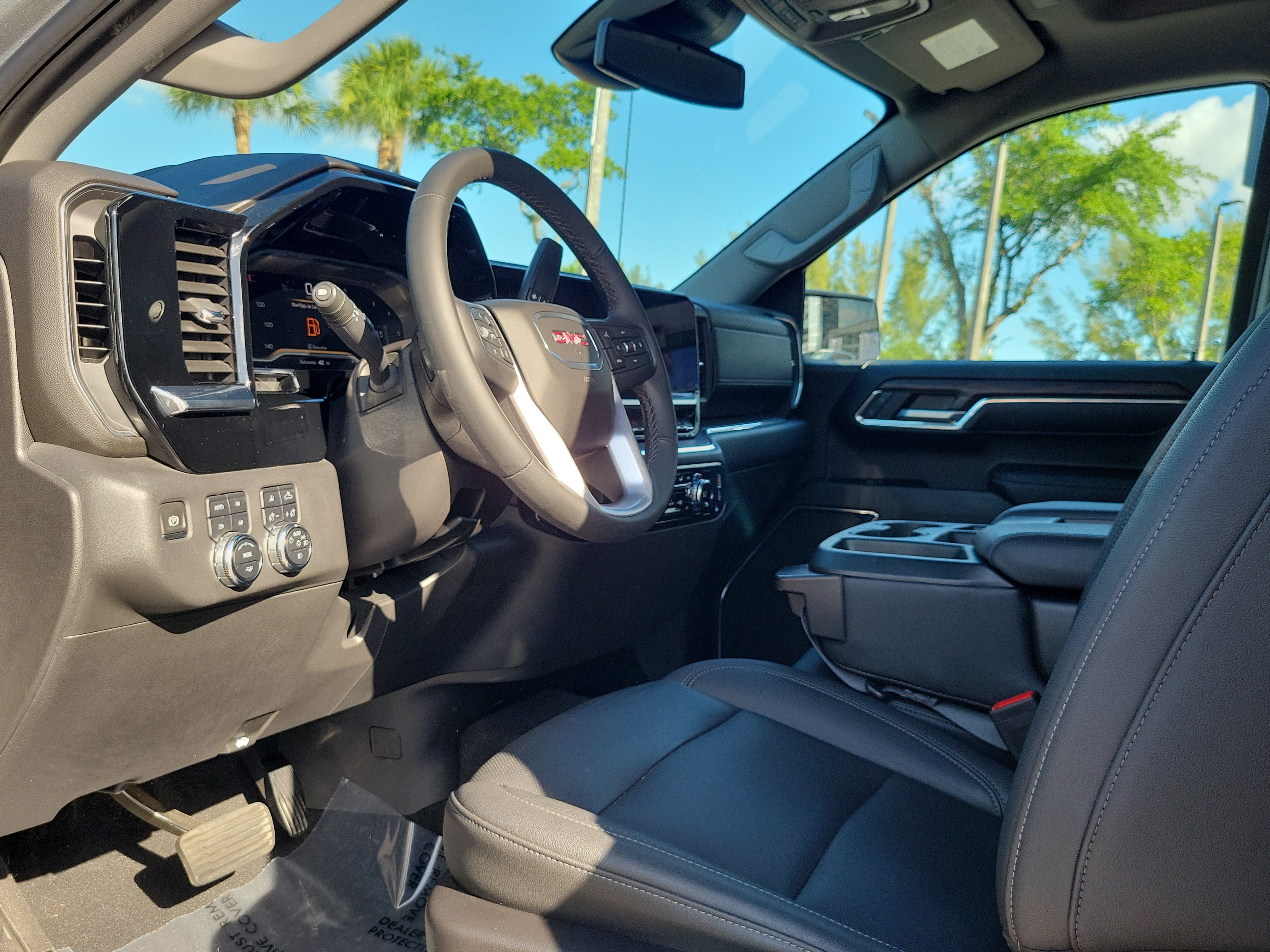 Used 2024 GMC Sierra 1500 SLT w/ X31 Off-Road Package AWD/4WD image 9