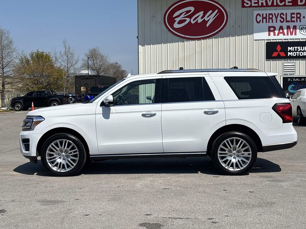 Used 2024 Ford Expedition Limited image 2