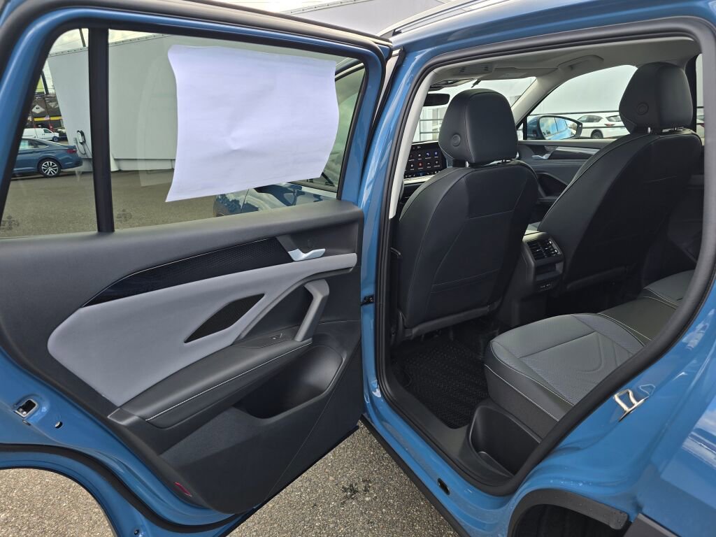 New 2026 Volkswagen Tiguan SE image 36