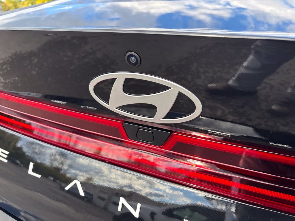 New 2026 Hyundai Elantra Hybrid FWD image 12