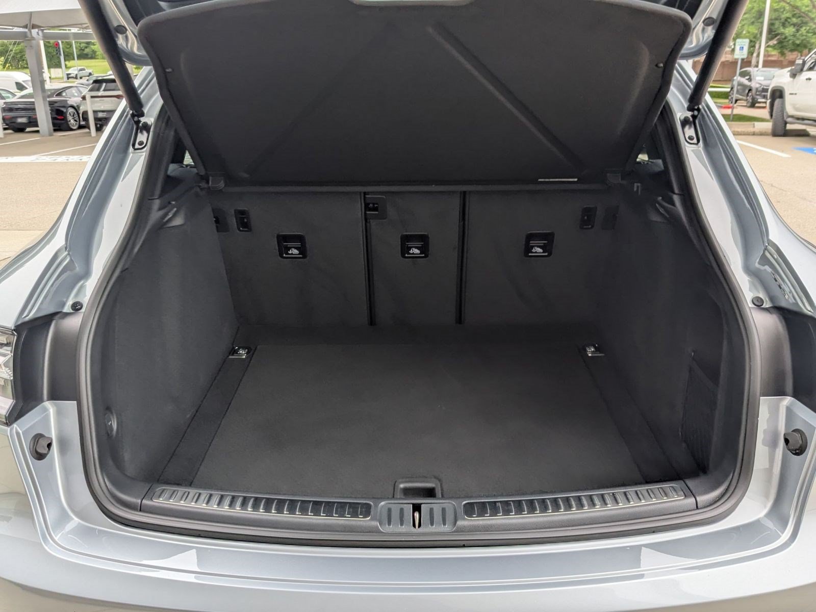 Certified 2026 Porsche Macan AWD/4WD image 23